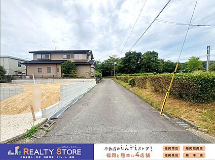 前面道路含む外観