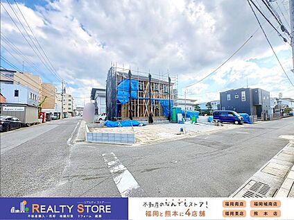 前面道路含む外観