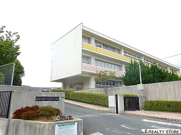 筑紫野市立二日市北小学校(約1,000m)
