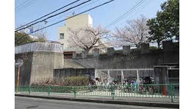 茨木市立沢池小学校（約640m）