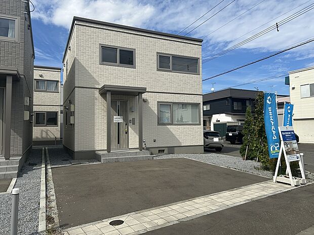 【No.2】飽きの来ないホワイトのシンプルな外観（2026年9月撮影）