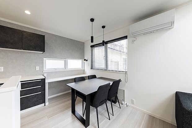 【Ｉ】ダイニング横にカウンターをプラン。PCスペースやスタディスペースとして♪（2024年6月撮影）