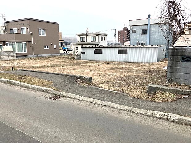 【区画3】右から撮影：駐車スペースやお庭をプランニング可能◎（2026年4月撮影）