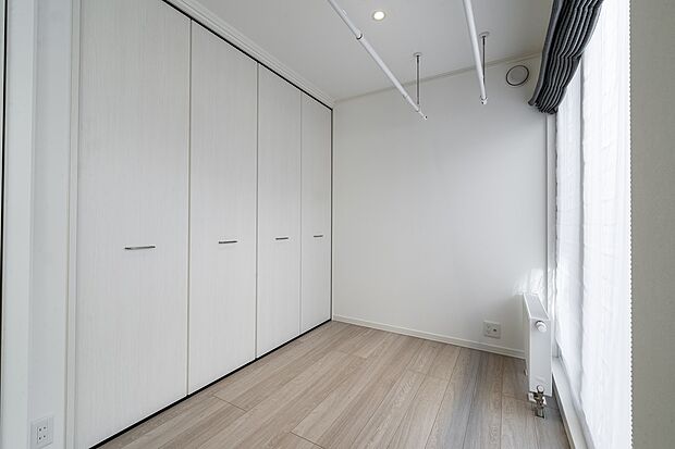 物干しスペースとして活用できるフリールーム。お子様のプレイルームやお昼寝スペースとしても♪（2025年1月撮影）