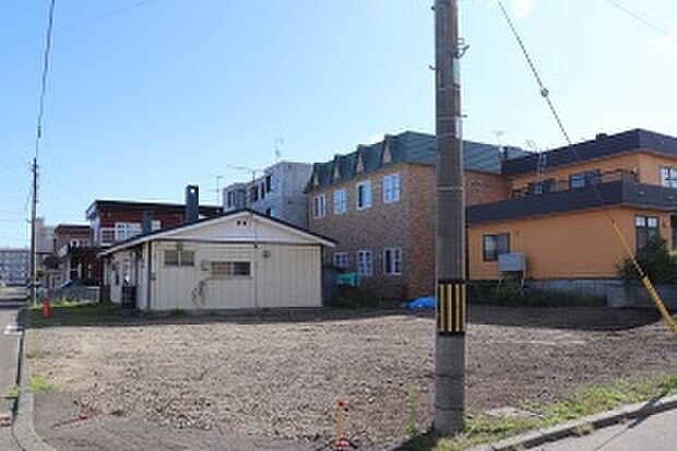 【西側から撮影】閑静な住宅街です(2026年8月撮影)