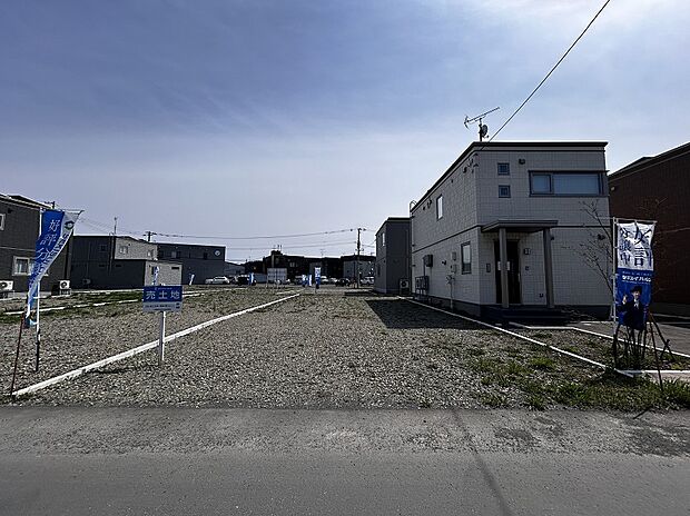 【区画8】正面：敷地面積158.16m2(47.84坪）北向きの土地です（2023年11月撮影）