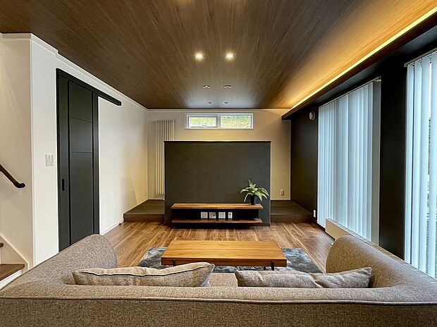 作業がしやすいI型キッチン。収納量も豊富です（2025年10月撮影）