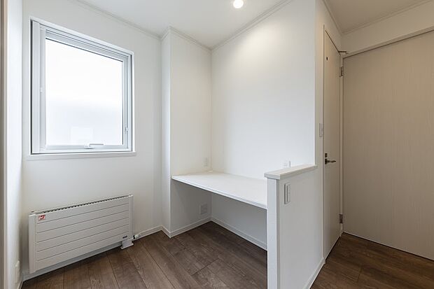 【【Ｉ】2階ホール】2階ホールにはご家族共有のカウンターを備え付けました♪（2024年6月撮影）