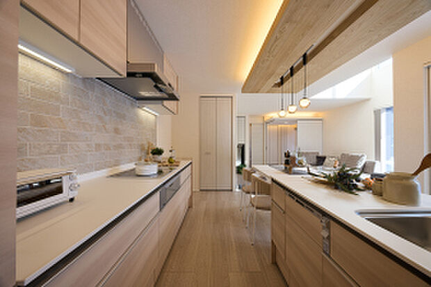 【キッチン】インテリアと調和するナチュラルウッドのキッチン（2026年2月撮影）