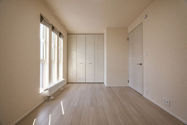 【洋室3】5.6帖の洋室3。お子様のお部屋にちょうどいい広さです(2026年2月撮影)