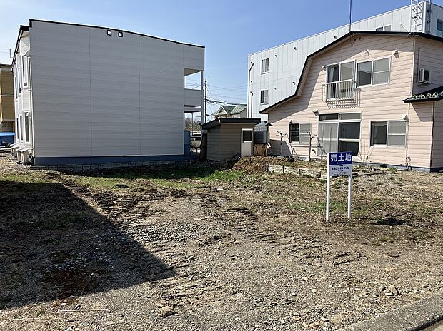 【左側から撮影】バス停まで徒歩5分！バス乗車15分でJR帯広駅へ！（2025年4月撮影）