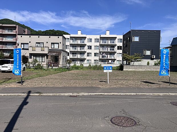 【【区画1】正面】155.93m2(47.16坪)の南向きの宅地（2025年9月撮影）