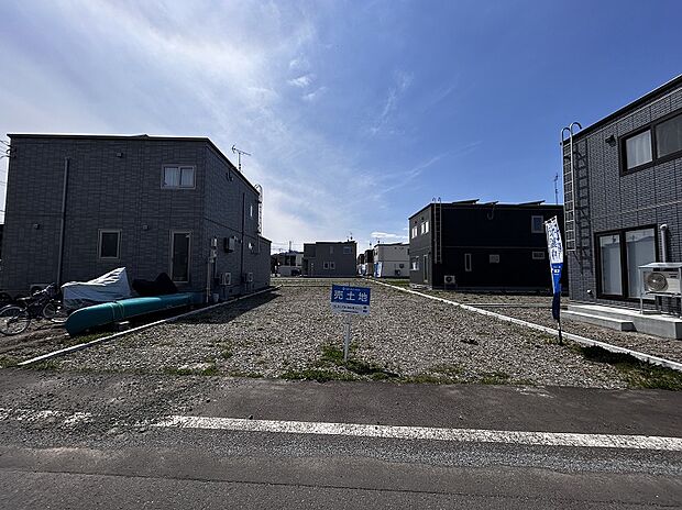 【【区画23】正面】敷地面積182.00m2（55.05坪）東向きの土地です（2025年4月撮影）