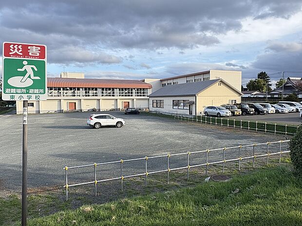 東小学校