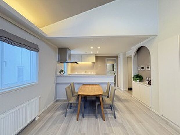 【ダイニング】配膳や片付けがしやすいダイニング(2025年12月撮影)