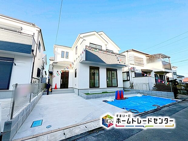 ☆外観の様子☆
洗練されたデザインのお洒落なお住まいです。ゆとりの広さを誇る魅力あふれる邸宅です。
省エネ性能ラベル取得！