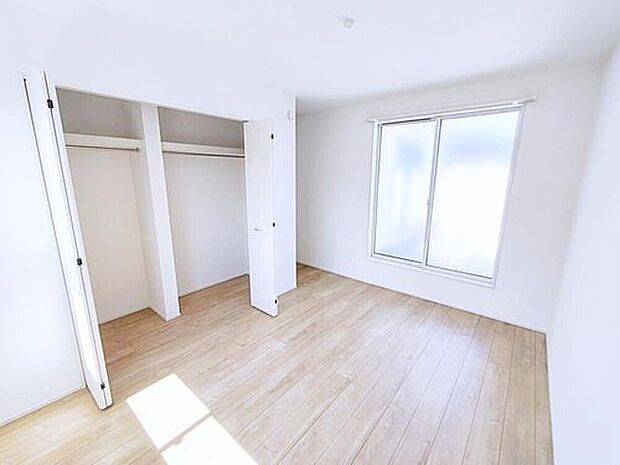 ☆Room☆
全居室に収納を完備しておりますので、居室の全空間を有効活用出来ます。自分好みのお部屋で、ゆったりお寛ぎ頂けます。