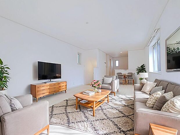 ☆Livingroom☆
広々としたLDKに、自分好みのインテリアでレイアウト。季節ごとに模様替えなども、楽しみの一つとなりそうです。