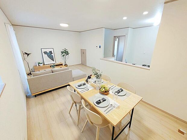 ☆Livingroom☆
広々15.75帖のLDK!家族とのつながりを意識した見通しのいいリビングは会話が弾んでみんなを笑顔にします。