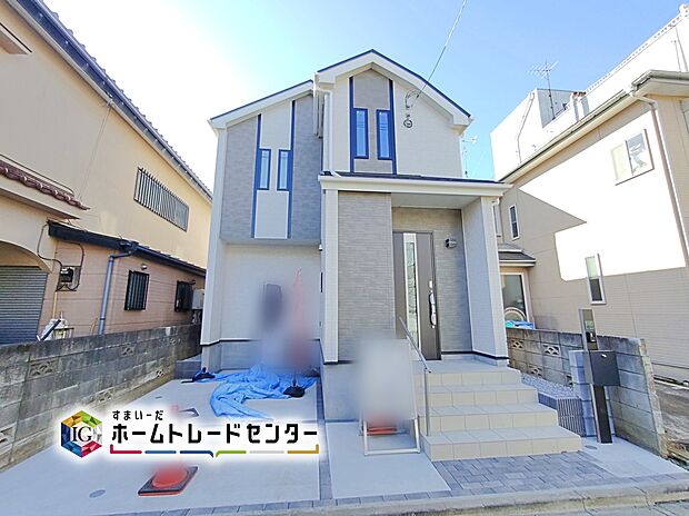 ☆外観の様子☆
ゆとりの18.5帖LDKと、2階に家族それぞれのくつろぎの空間を確保したプラン。
省エネ性能ラベル・ZEH水準の省エネ住宅。