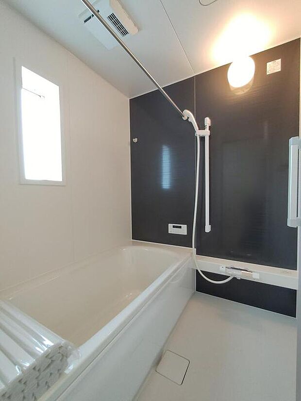 ☆Bathroom☆
落ち着いた雰囲気のゆったり寛げるバスルーム。毎日のバスタイムが楽しみになりそうです。