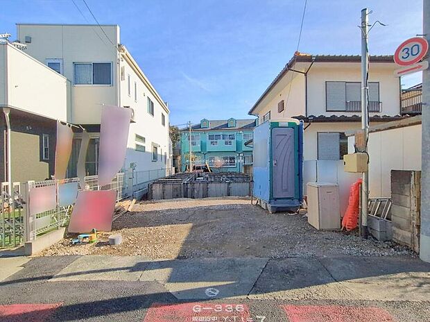 ☆現地の様子☆
18帖のLDKを含むゆとりの住まい♪
地震に強い家。
確かな品質、柔軟性のある家。
従来の省エネ住宅よりも優れたZEH水準の快適住宅。