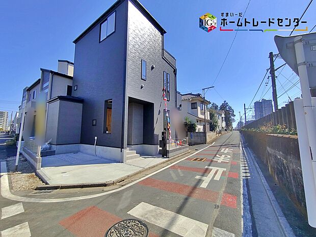 ☆前面道路の様子☆
カースペースございます。
耐震に優れた工法を採用、一生住む家だから構造にも環境にもこだわりを。