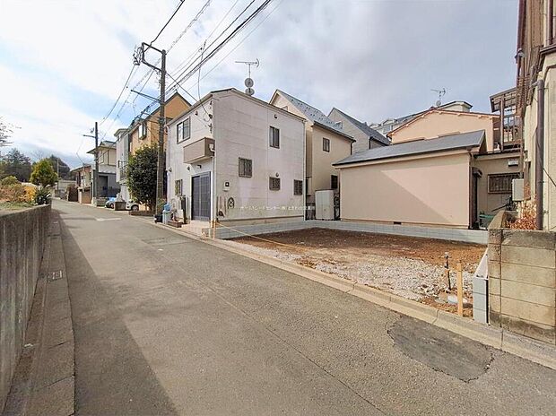 ☆前面道路の様子☆
ビルトイン車庫ございます。
お客様に合った資金計画書の作成や近隣の完成物件のご紹介も可能です♪