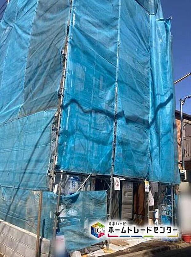 ☆外観の様子☆
壁掛けタイプの熱交換気システム「IAQ-V」採用♪
住宅性能評価書取得住宅、耐震に優れた工法を採用、一生住む家だから構造にも環境にもこだわりを。