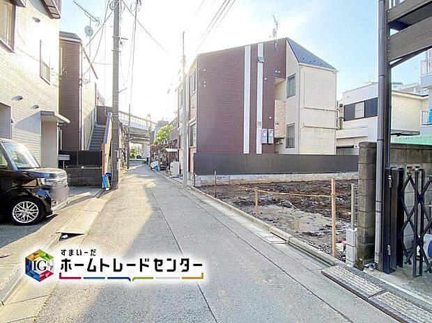 ☆前面道路の様子☆
ビルトインガレージございます。
この街で・この家で暮らしたいと思わせる理由を是非現地でお確かめ下さい。
現地をご覧いただきながら、住まいの夢をお聞かせください。