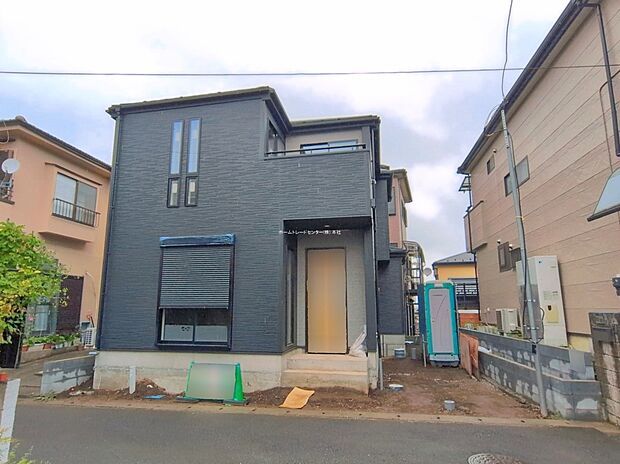 ☆外観の様子☆
生活利便施設が充実した暮らしやすいロケーションです♪
住宅性能表示「建設」「設計」Ｗ取得♪
豊富な収納が嬉しい新築戸建てです♪