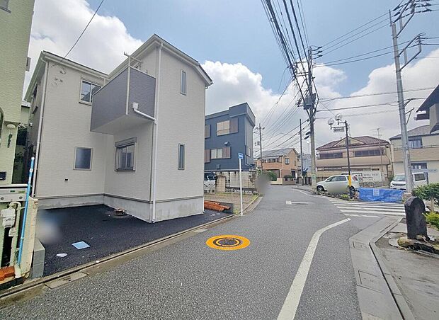 ☆前面道路の様子☆
カースペースございます。
平日・お仕事帰りなど、いつでもご案内いたします！お気軽にお問い合わせ下さい。
