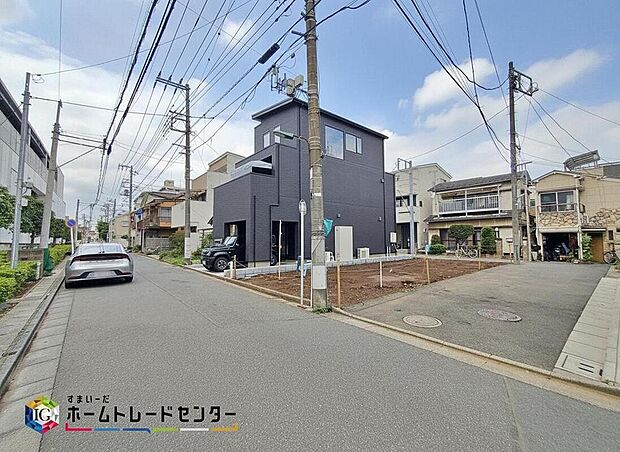 ☆前面道路の様子☆
カースペースございます。
この街で・この家で暮らしたいと思わせる理由を是非現地でお確かめ下さい。
現地をご覧いただきながら、住まいの夢をお聞かせください。
