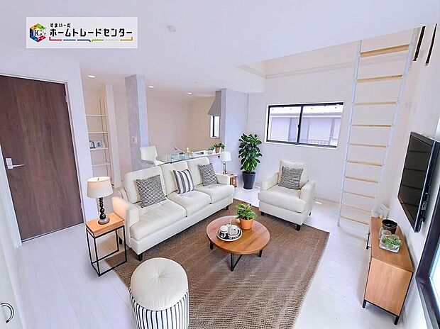 ☆Livingroom☆
家族のコミュニケーションを重視した対面式キッチン・リビングイン階段プランです。
※家具をCGで加工しています。家具付き販売ではございません。