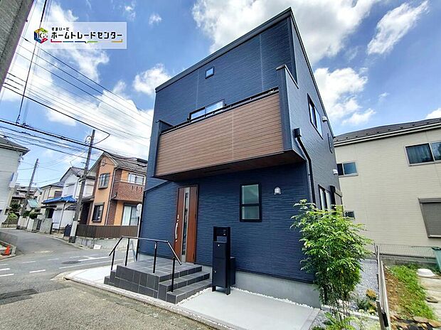 ☆外観の様子☆
洗練されたデザインのお洒落なお住まいです。ゆとりの広さを誇る魅力あふれる邸宅です。