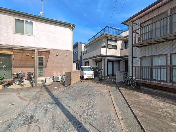 ☆前面道路の様子☆
現地をご覧いただきながら、住まいの夢をお聞かせください。
当日のご見学予約も承ります。
お気軽にお問合せ下さいませ♪