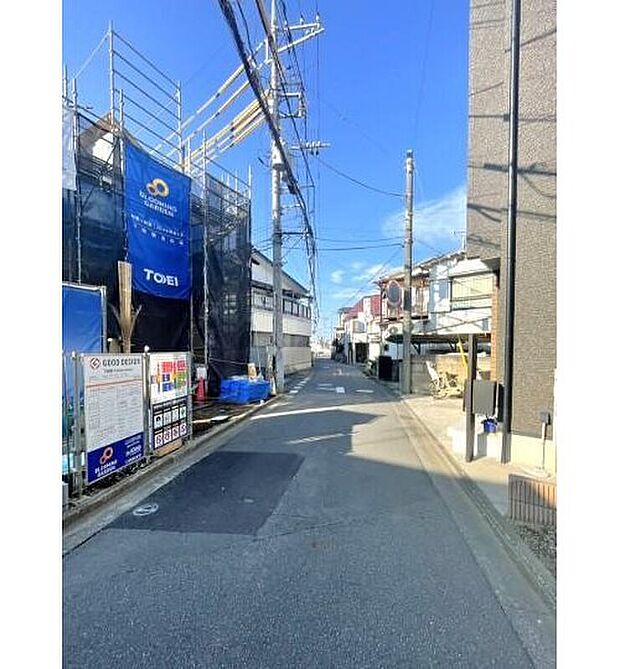 ☆前面道路含む現地の様子☆
南側道路に面しており、また角地なので陽当りや風通しも良好です♪
