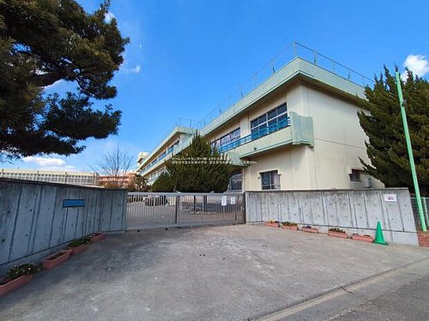 富士見市立水谷東小学校(約820m)