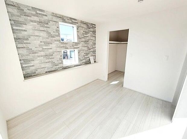 【リビング以外の居室】収納力豊富なウォークインクローゼットを設置。洋服や小物類など、目的に応じてすっきり美しい収納を実現します。