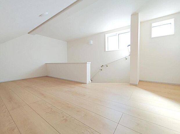 【☆Loft☆】固定階段を採用したロフトスペースは、大きな荷物も運びこみやすく、便利な空間です♪
お子様が小さいうちは秘密基地にもなりますね♪