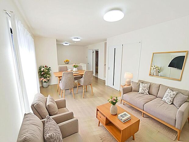 【☆Livingroom☆】
間取りが変わるだけで暮らしが変わる、子育て目線の家事導線を配慮した家づくり。
※家具をCGで加工しています。家具付き販売ではございません。