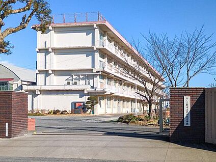 ふじみ野市立花の木中学校 1040m(徒歩13分)