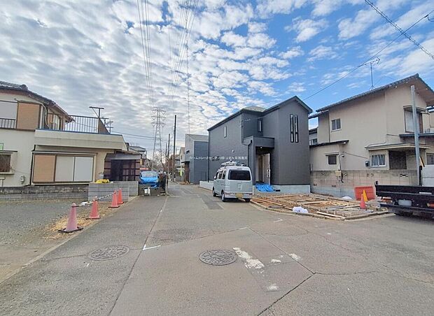 【前面道路含む現地写真】カースペース並列2台可能です。
平日・お仕事帰りなど、いつでもご案内いたします!お気軽にお問い合わせ下さい。