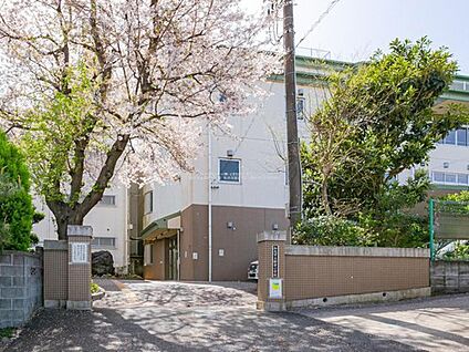 和光市立新倉小学校 650m (徒歩9分)