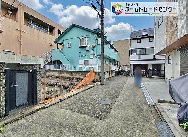 【前面道路含む現地写真】☆前面道路の様子☆
ビルトインガレージございます。
この街で・この家で暮らしたいと思わせる理由を是非現地でお確かめ下さい。
現地をご覧いただきながら、住まいの夢をお聞かせください。