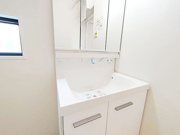 【☆ハイバック水栓☆】
スタイリッシュなハイバック水栓は、水栓周りに水がたまりにくくお手入れ楽々です♪