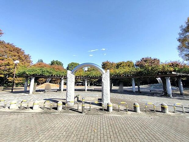 大泉中央公園（約410m）