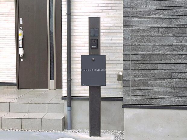 【現地外観写真】スタイリッシュなメールボックスです。