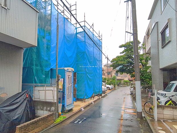 【前面道路含む現地写真】カースペースございます。
この街で・この家で暮らしたいと思わせる理由を是非現地でお確かめ下さい。
現地をご覧いただきながら、住まいの夢をお聞かせください。