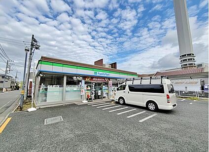 ファミリーマート練馬谷原六丁目店 200m (徒歩３分)